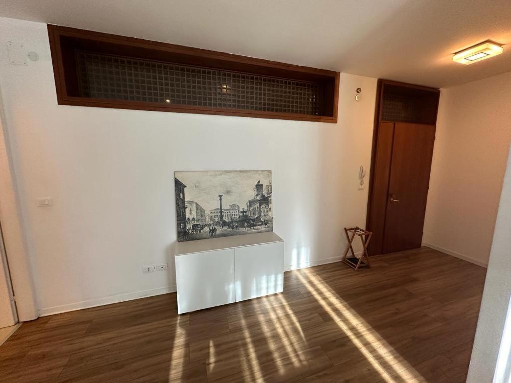 Appartamento Elegante In Centro Udine Exterior photo
